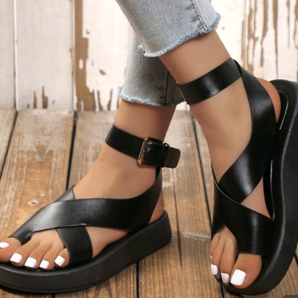 Women's Black Crisscross Ankle Strap Platform Sandals - Size 9 - Picture 4 of 4